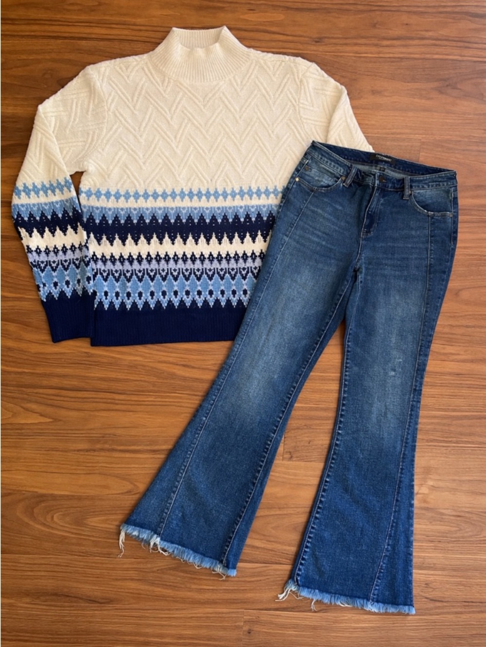 Women’s Bundle M Liverpool Jeans + St John’s Bay Sweater Casual Set